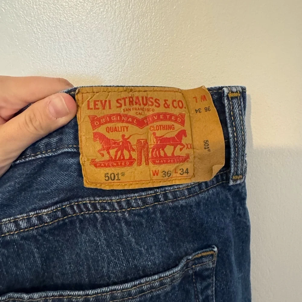 Levi's 36 W x 34 L Dark Blue Straight Jeans